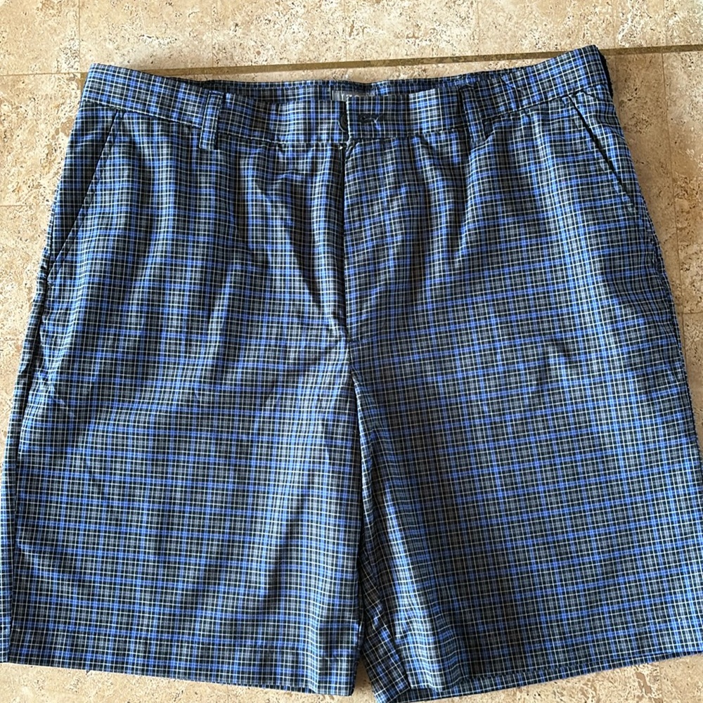 IIzod size 38 plaid golf shorts